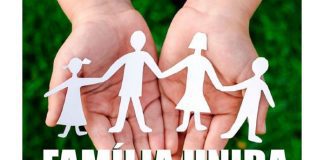 Família unida em oração
