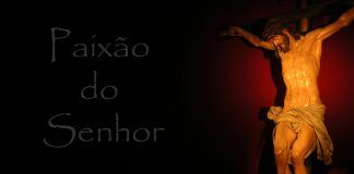 O significado do beijo na Cruz durante a celebração da Paixão de Nosso Senhor