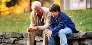 Ouvir significa engajar-se ativamente na compreensão do que a pessoa deseja comunicar, é, portanto, amar o outro.