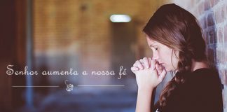 mulher rezando senhor aumenta nossa fé