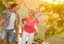 férias em fámilia feliz no campo