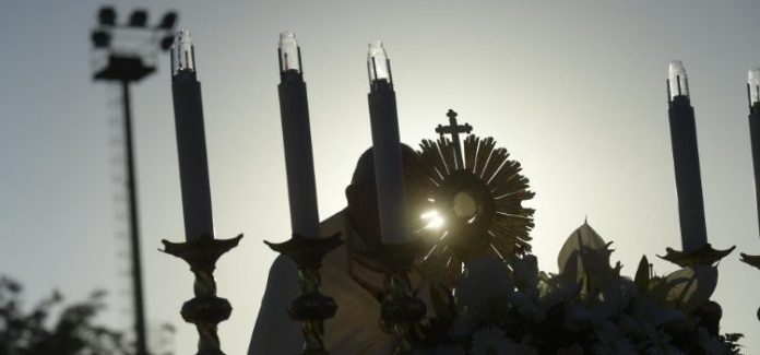papa francisco em oração