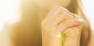 Vida de Oração: Como Ter uma vida de dialogo com Deus, mulher rezando