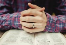 rezar e ler a biblia