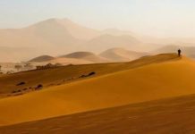 No deserto para enfrentar as forças do mal!