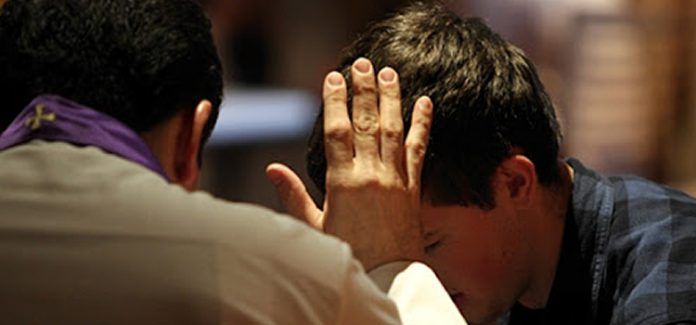 confissão on line jovem se confessando,