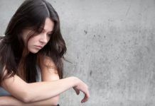 Mulher com dor triste e no desespero