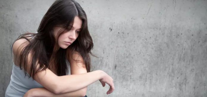 Mulher com dor triste e no desespero
