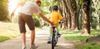 Andar de bicicleta, ter confiança em Deus é como andar de bicicleta se parar de pedalar você cai