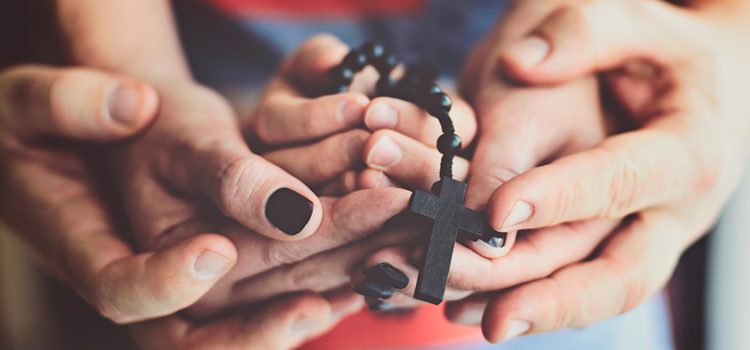 dar testemunho de vida cristão com o exemplo e oração em família