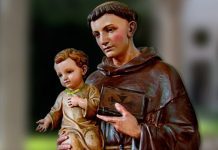 Santo Antônio de Pádua e a superstição de virar o Santo
