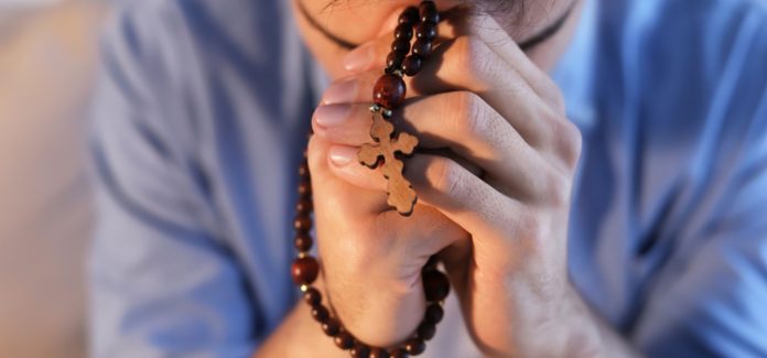 maneiras de rezar Rezar mesmo sem resposta: onde está Deus no silêncio?