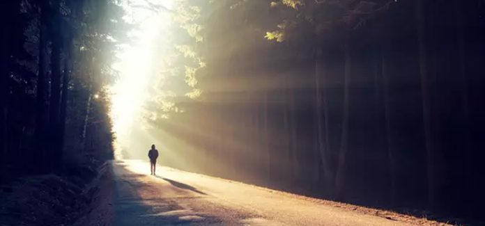 a fé ilumina nosso caminho A Chama da Fé