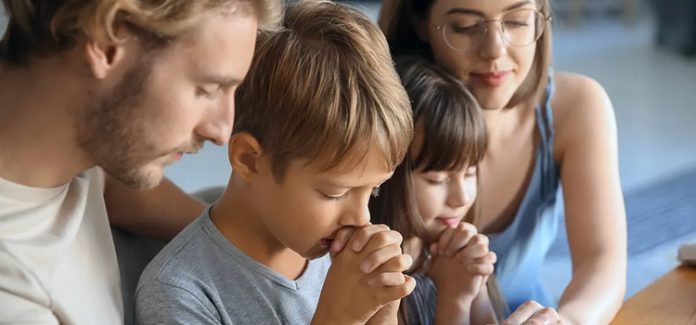 Como Manter a Família Viva e Cheia de Vida com a Oração